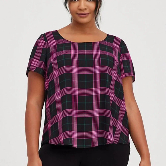 Torrid s/s Pink & Black Top. Buttons up the back. EUC Size 0 - Picture 1 of 5